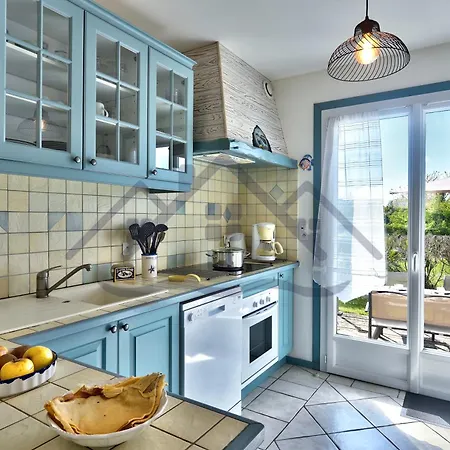 Holiday home Souvenir Du Guil: Seaside With Garden In Guilvinec