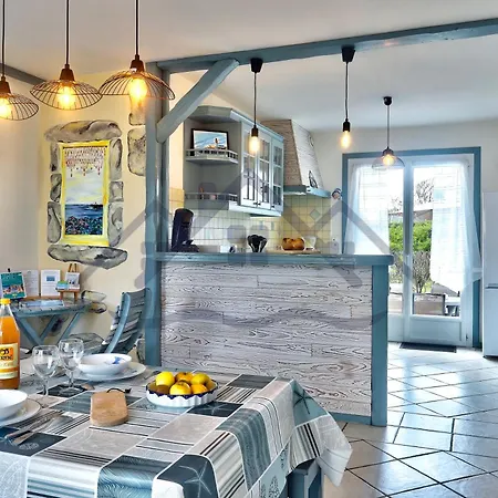 Souvenir Du Guil: Seaside With Garden In Holiday home Guilvinec