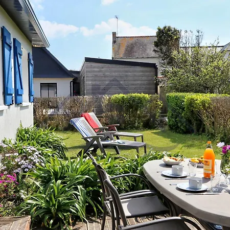 Holiday home Souvenir Du Guil: Seaside With Garden In