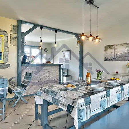 Souvenir Du Guil: Seaside With Garden In Holiday home